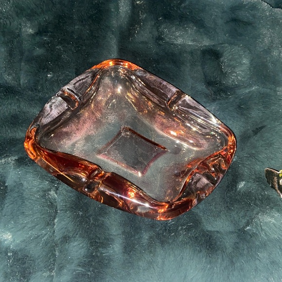 Pink heavy glass vintage ashtray mid century modern - Picture 8 of 8